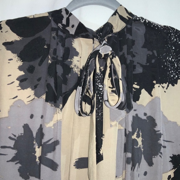 Saks Fifth Avenue silk blouse Sz 4 abstract print bow back tie dolman sleeve - Picture 4 of 9
